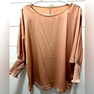 Beautiful champagne shirt, size L. EUC, smoke free home